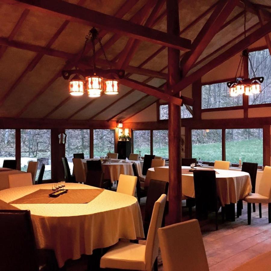 レシツァ House In The Woods Bed & Breakfast エクステリア 写真