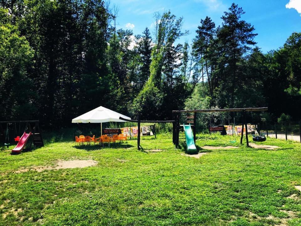 レシツァ House In The Woods Bed & Breakfast エクステリア 写真